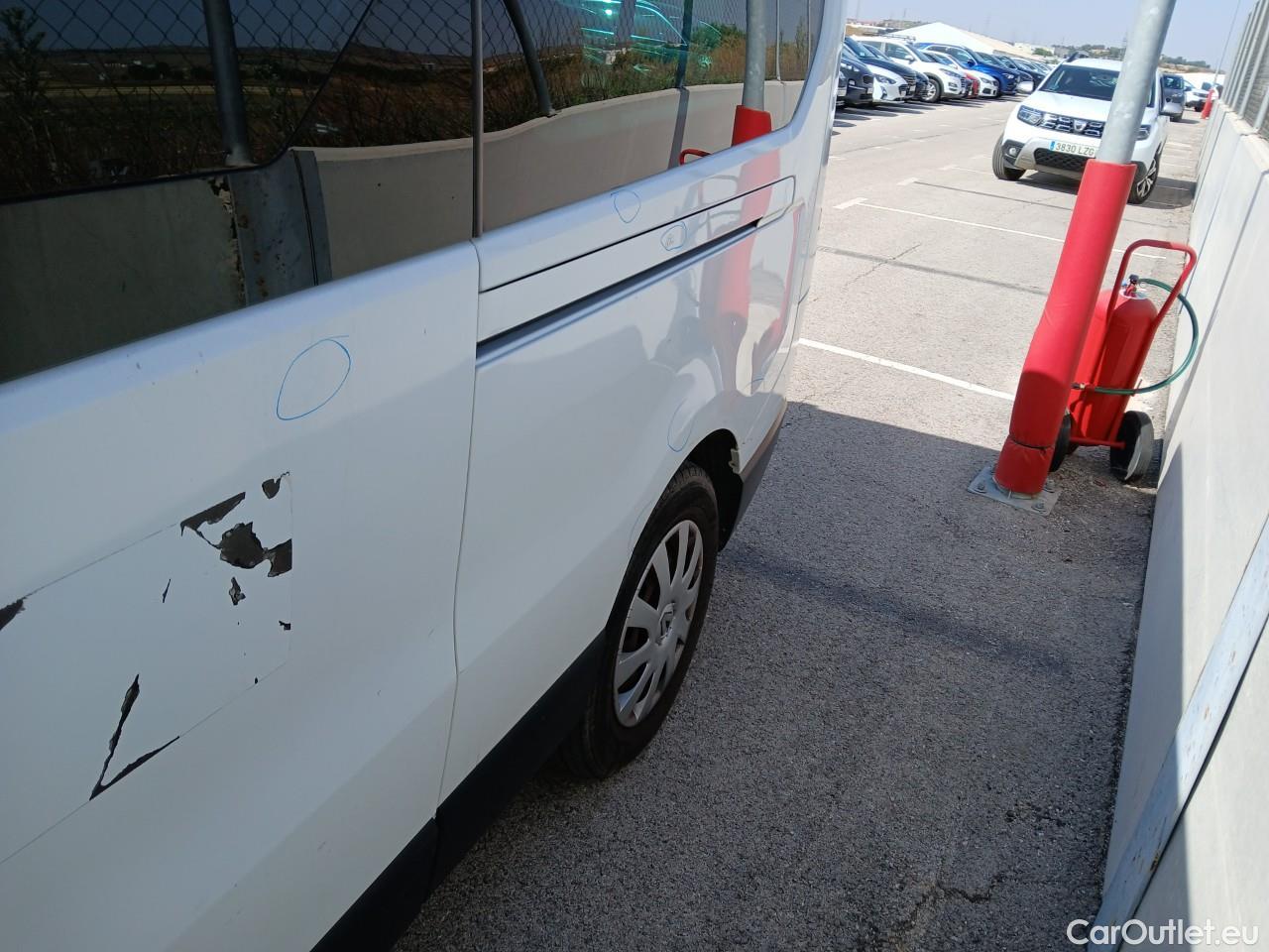  Renault  Trafic RENAULT  / 2014 / 5P / combi Passenger Largo En. dCi 92 kW(125 CV) E6 #61