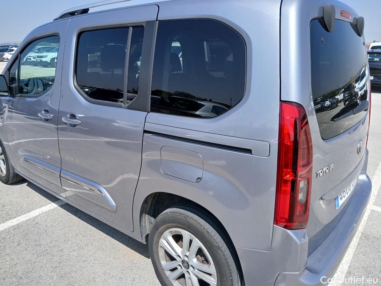  Toyota  Proace TOYOTA  City Verso / 2020 / 5P / monovolumen 1.5D 96kW (130CV) Family Active L1 #40