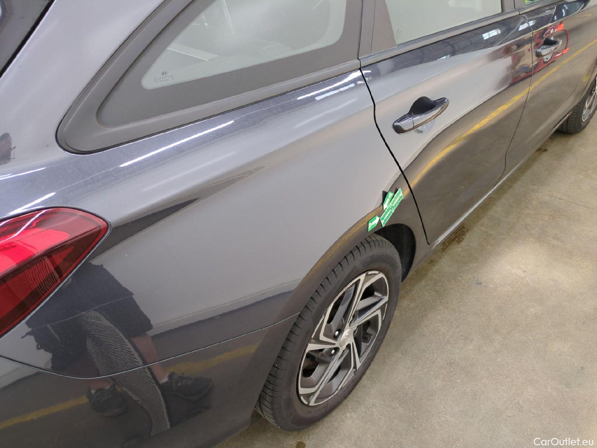  Hyundai  i30  cw Business 1.6 CRDi 115CV BVM6 E6d #15
