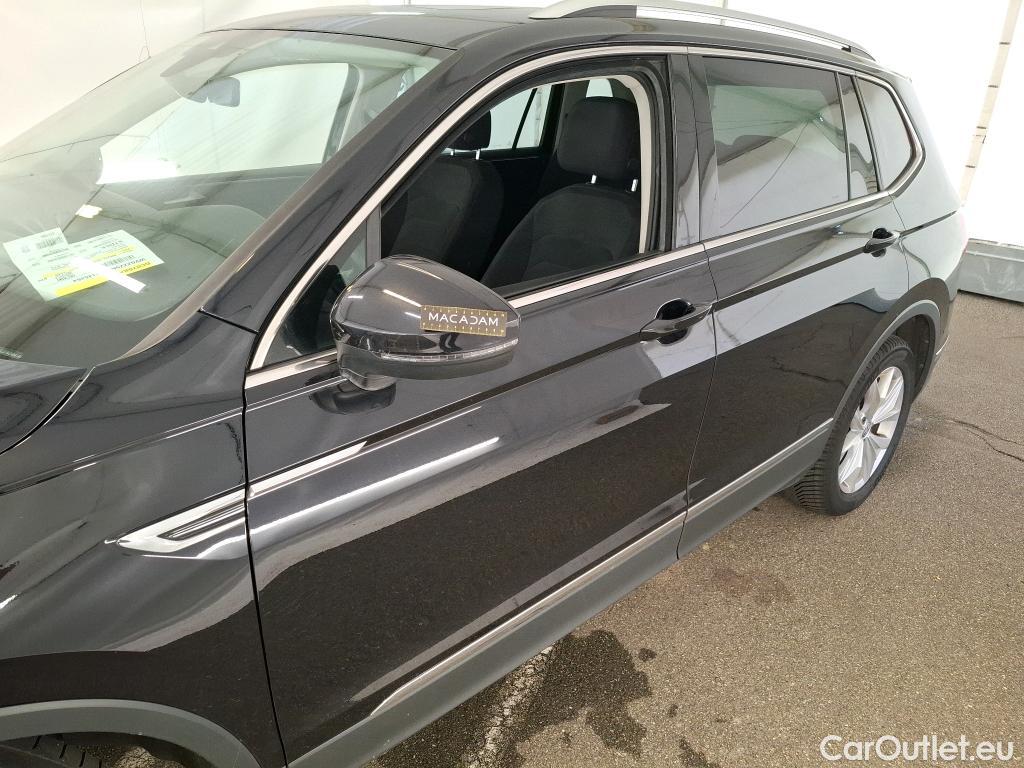  Volkswagen  Tiguan VOLKSWAGEN  Allspace / 2017 / 5P / SUV 2.0 TDI 150 DSG7 Carat #12