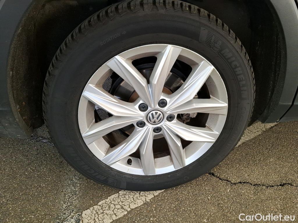  Volkswagen  Tiguan VOLKSWAGEN  Allspace / 2017 / 5P / SUV 2.0 TDI 150 DSG7 Carat #3