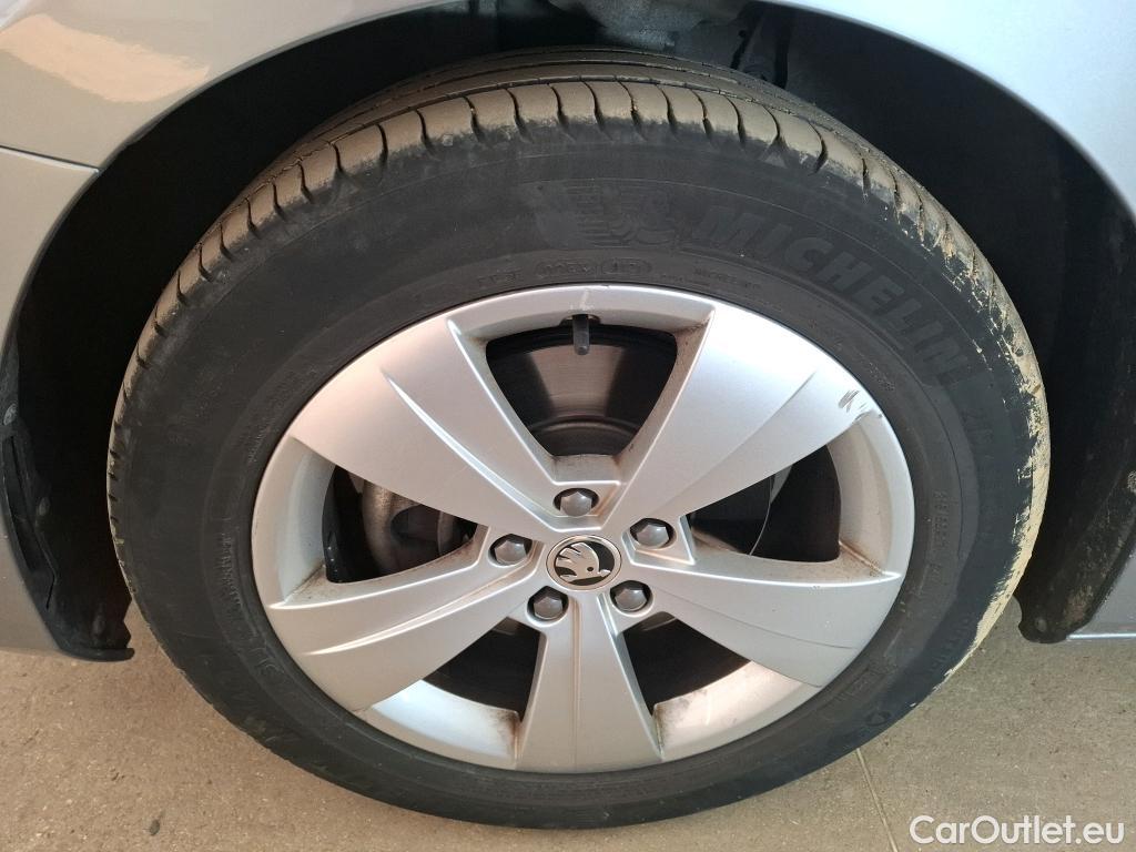  Skoda  Superb  Break Business 2.0 TDI 120CV BVA7 E6d #73