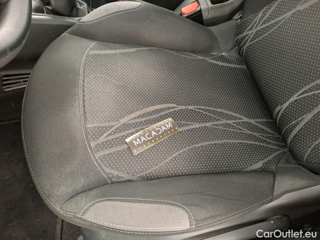  Peugeot  208  Affaire Pack CD Clim Confort 1.6 HDi 90CV BVM5 E5 #10