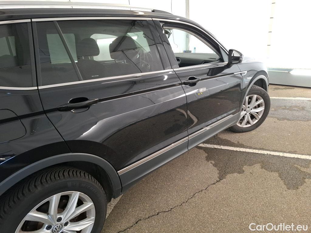  Volkswagen  Tiguan VOLKSWAGEN  Allspace / 2017 / 5P / SUV 2.0 TDI 150 DSG7 Carat #27