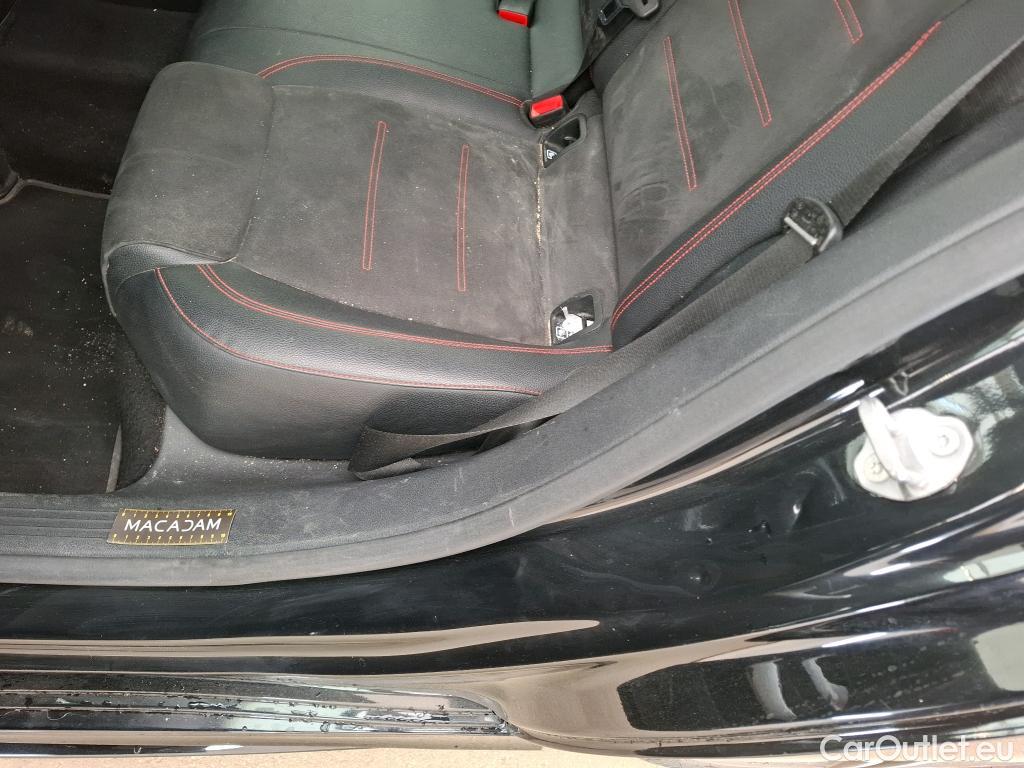 Mercedes  A-Klasse MERCEDES-BENZ Classe A Compact / 2018 / 5P / Berline A 180 AMG Line #33