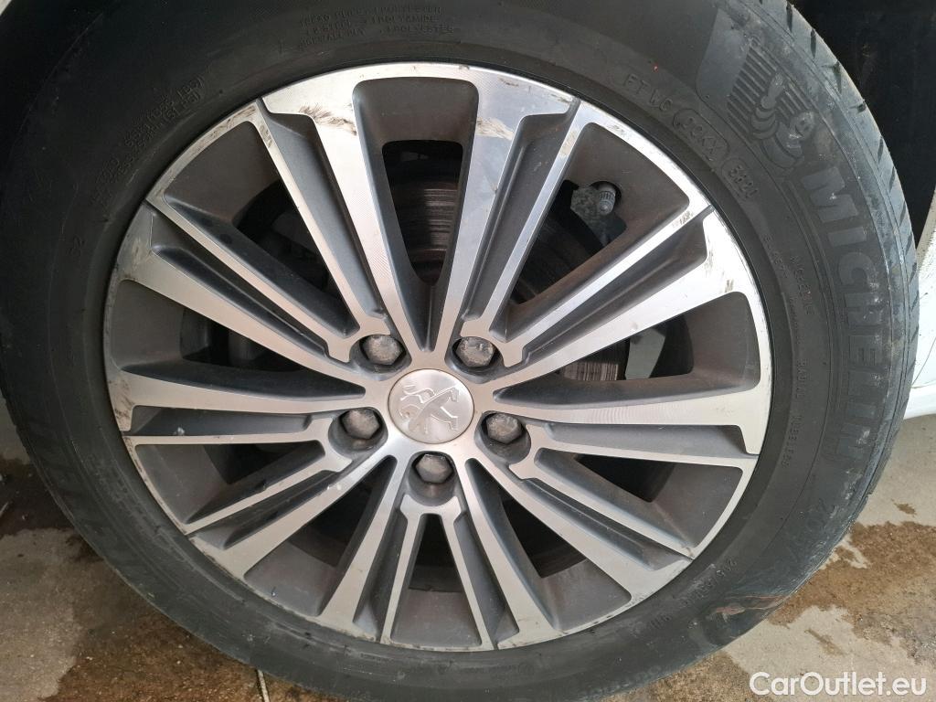  Peugeot  308  Allure Business 1.2 PureTech 130CV E6d #13