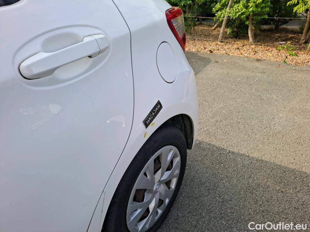  Toyota  Yaris TOYOTA  Hybride / 2017 / 5P / Berline 1.5 VVT-I HYBRID France Business #6