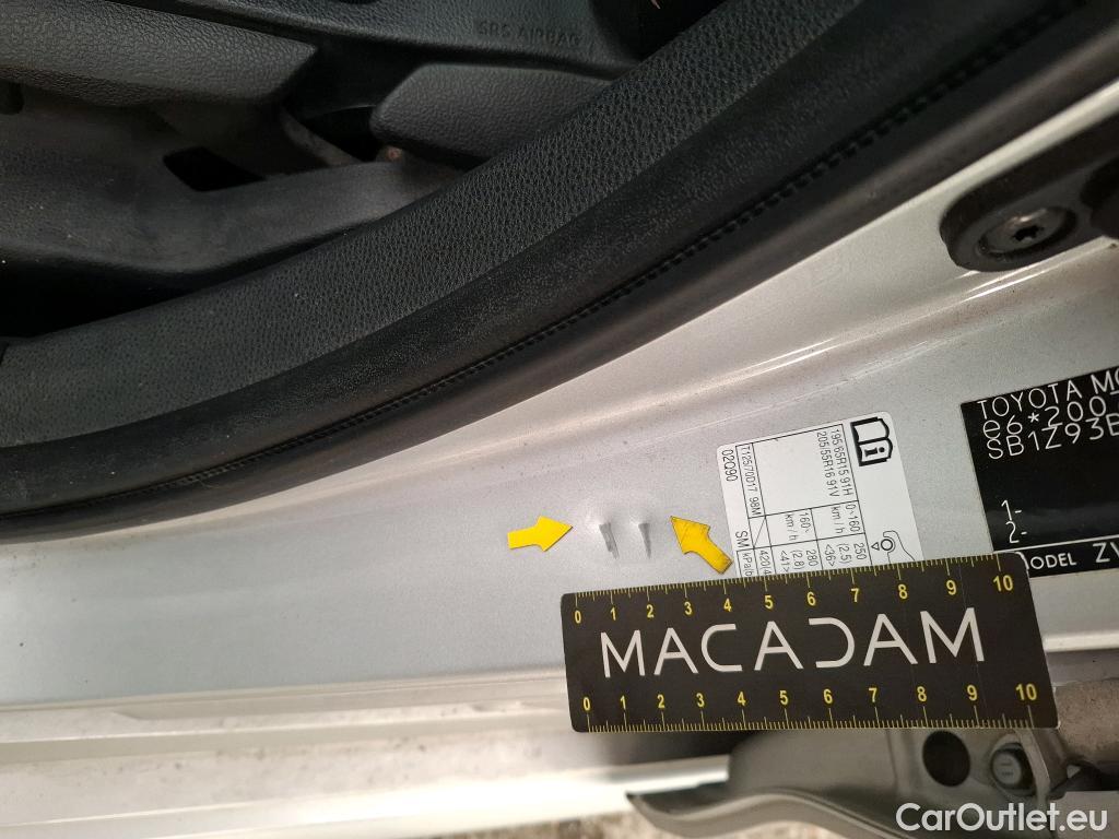  Toyota  Corolla TOYOTA  Touring Sports / 2018 / 5P / Break Hybride 122h Dynamic Business Supp Lomb #61