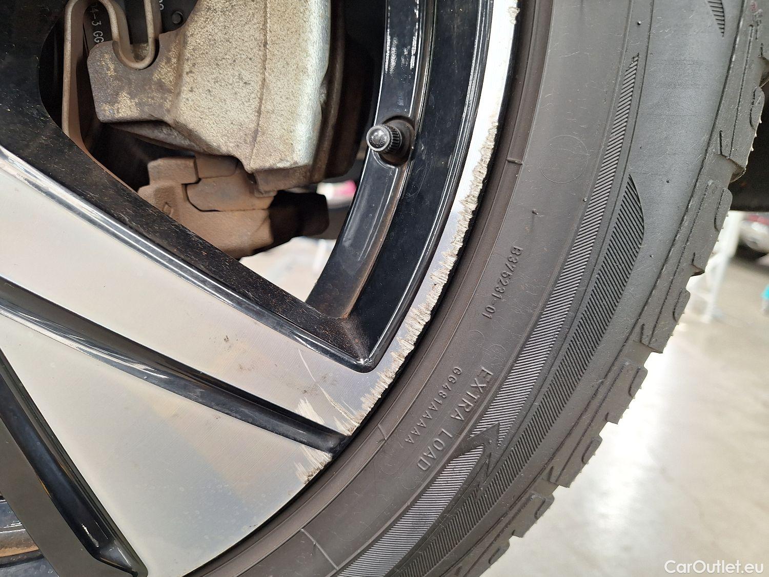  Volvo  XC 40 Volvo, XC40 '17, Volvo XC40 P8 4x4 Recharge R-Design 5d #3