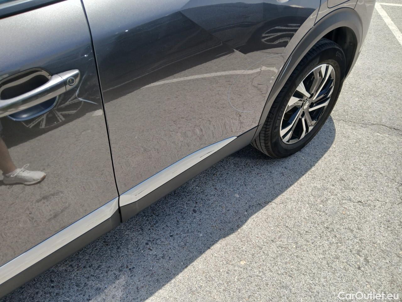  Peugeot  2008  Allure Pack 1.2 PureTech 130CV AT8 E6d #8