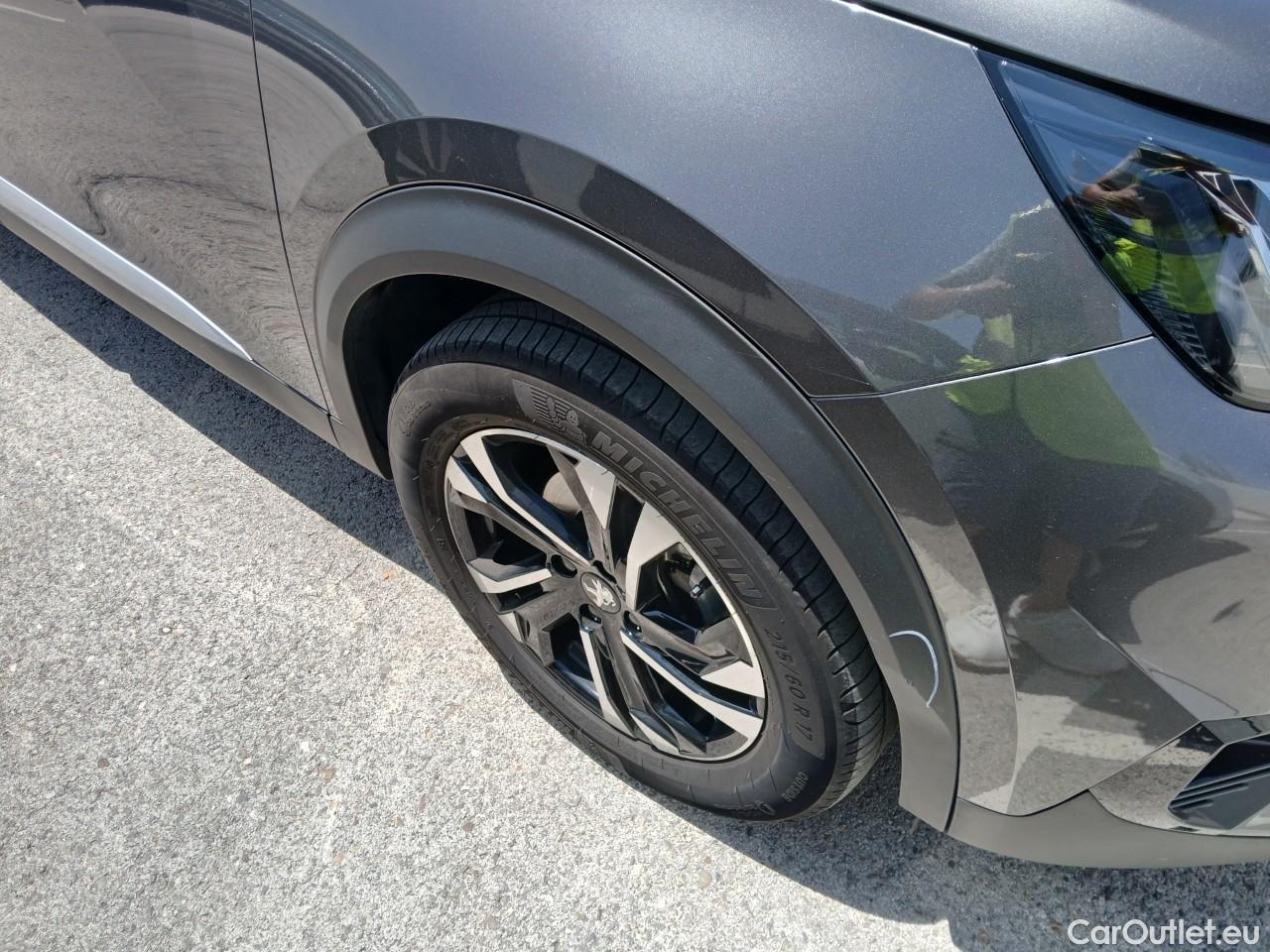  Peugeot  2008  Allure Pack 1.2 PureTech 130CV AT8 E6d #22