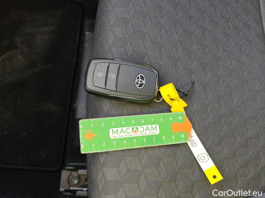  Toyota  Yaris TOYOTA  / 2020 / 5P / berlina con portón 1.5 120H Active Tech #2