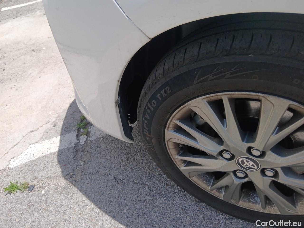  Toyota  Yaris TOYOTA  5p 3G berlina con portón 1.5 Hybrid Active #9