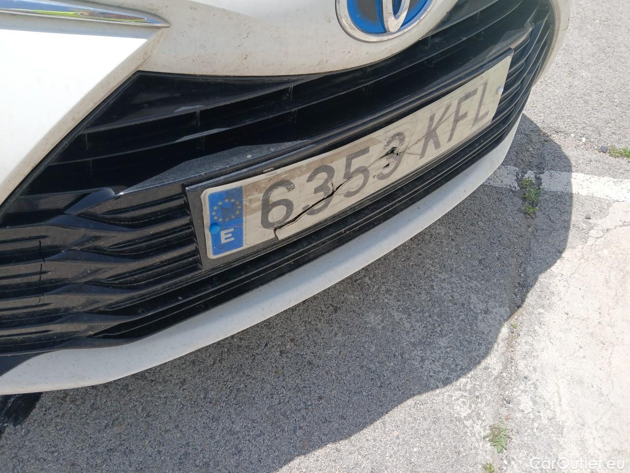  Toyota  Yaris TOYOTA  5p 3G berlina con portón 1.5 Hybrid Active #6