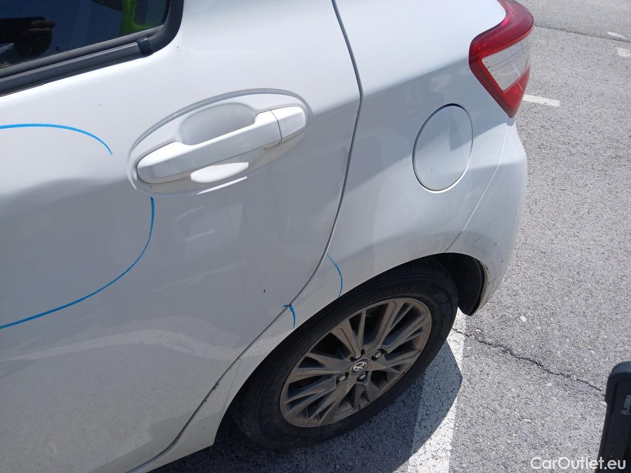  Toyota  Yaris TOYOTA  5p 3G berlina con portón 1.5 Hybrid Active #18