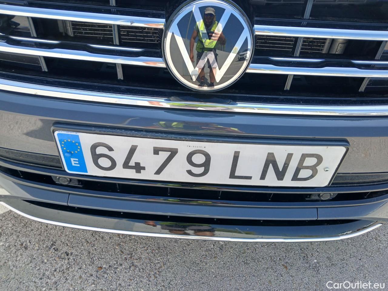  Volkswagen  Tiguan  R-Line 4Motion 2.0 TDI 150CV AT7 E6d #4