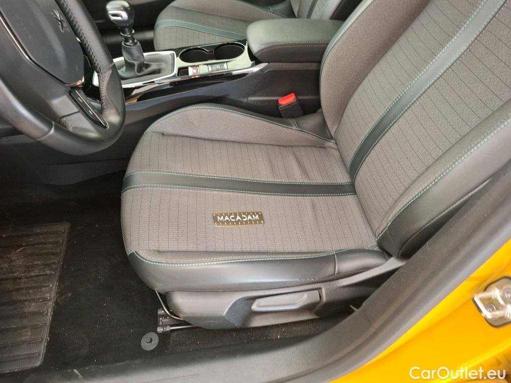  Peugeot  208  Allure Business 1.2 PureTech 100CV BVM6 E6d #1