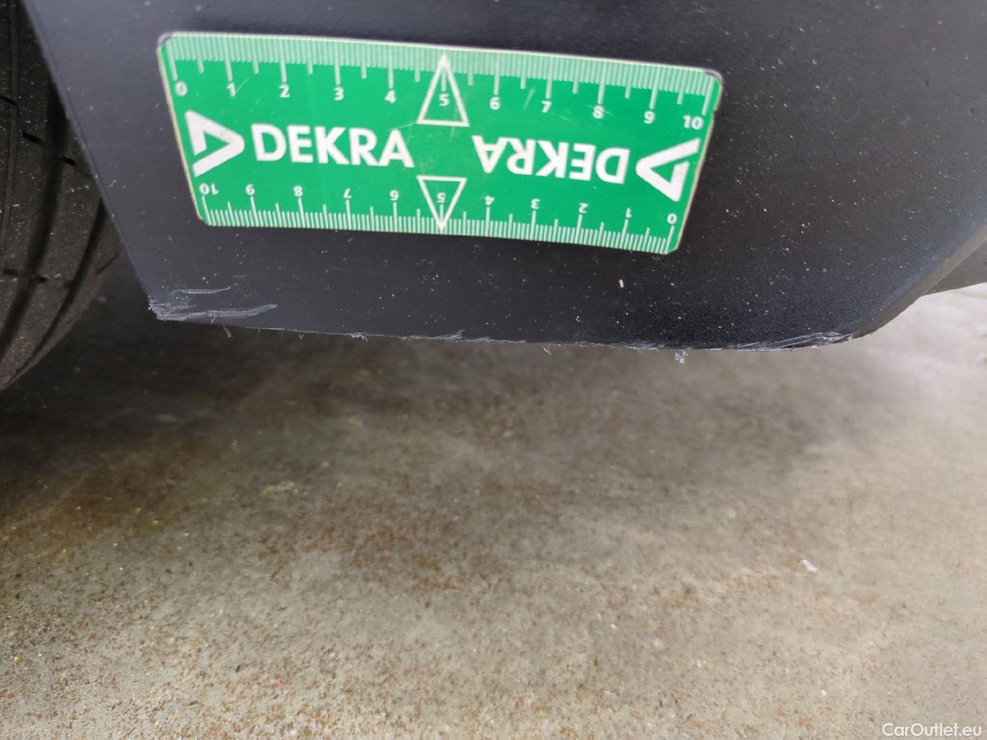  Toyota  C-HR TOYOTA  5p SUV 1.8 HYBRIDE 122 GRAPHIC #46