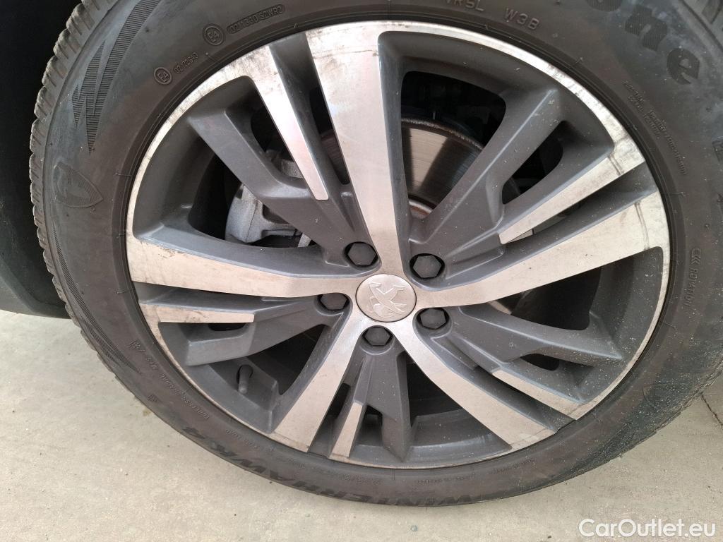  Peugeot  5008  Allure Pack 1.2 PureTech 130CV 7 Sieges E6d #6