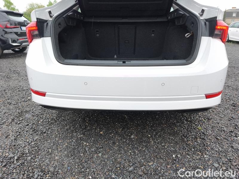  Skoda  Octavia  Lim. (NX3)(2020) Oct.1.5e-TEC 110 Ambition AT #9