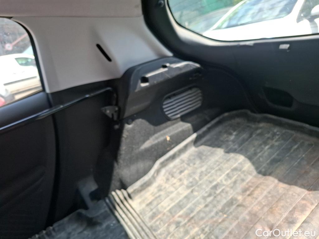  Peugeot  208  Affaire Premium 1.6 HDi 75CV BVM5 E6 #5