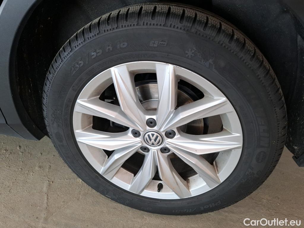  Volkswagen  Tiguan VOLKSWAGEN  / 2016 / 5P / SUV 2.0 TDI 150 DSG7 Carat #4