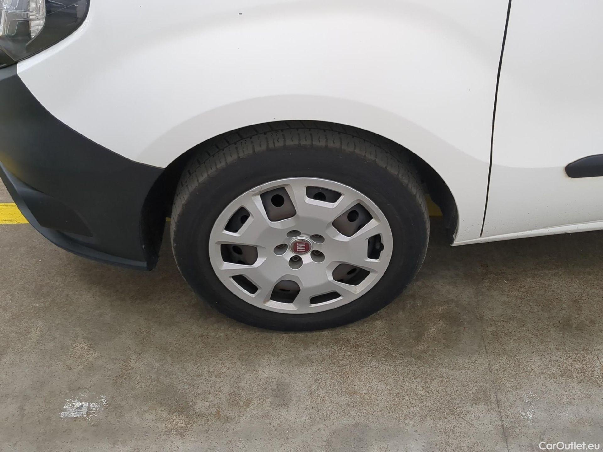  Fiat  Doblo Doblò Pro Lounge Maxi Fourgon 1.6 Multijet 105CV BVM6 E6dT #1