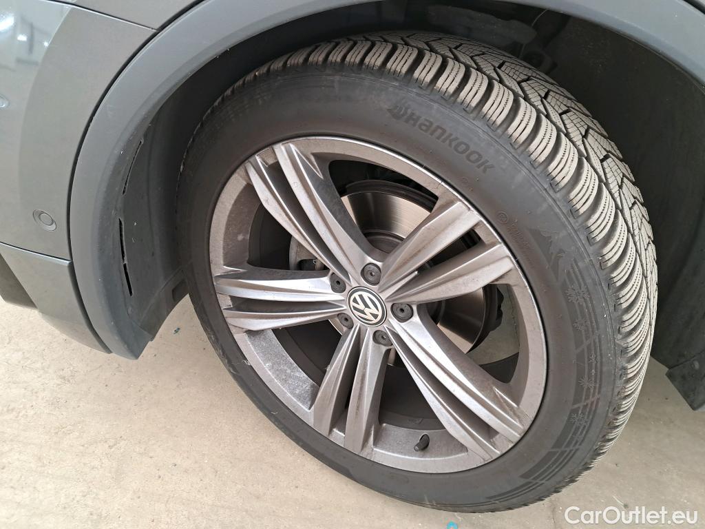  Volkswagen  Tiguan VOLKSWAGEN  / 2016 / 5P / SUV 2.0 TDI 150 DSG7 Carat #9