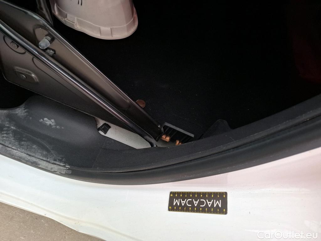  Peugeot  208  Affaire Premium 1.6 HDi 75CV BVM5 E6 #5