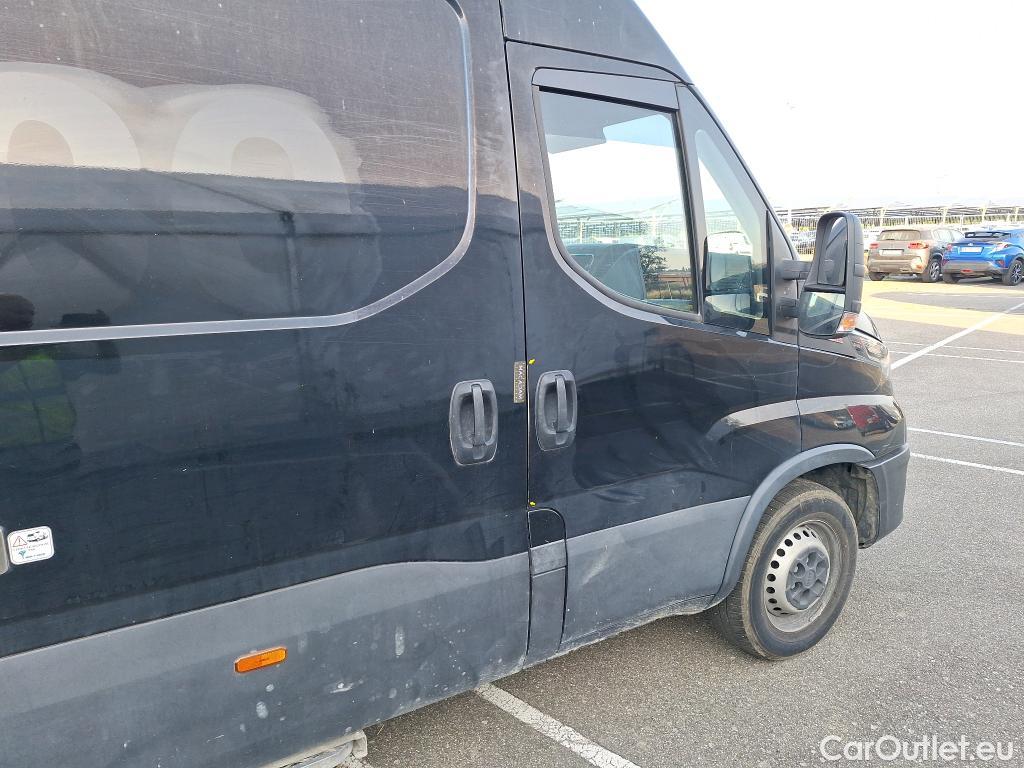  Iveco  Daily IVECO  / 2019 / 4P / Fourgon tôlé 3.0 35S18HA8 H2 3520L #1