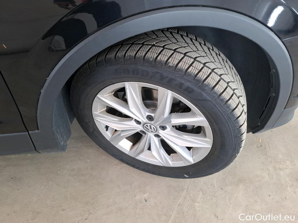  Volkswagen  Tiguan VOLKSWAGEN  / 2016 / 5P / SUV 2.0 TDI 150 DSG7 Carat #1
