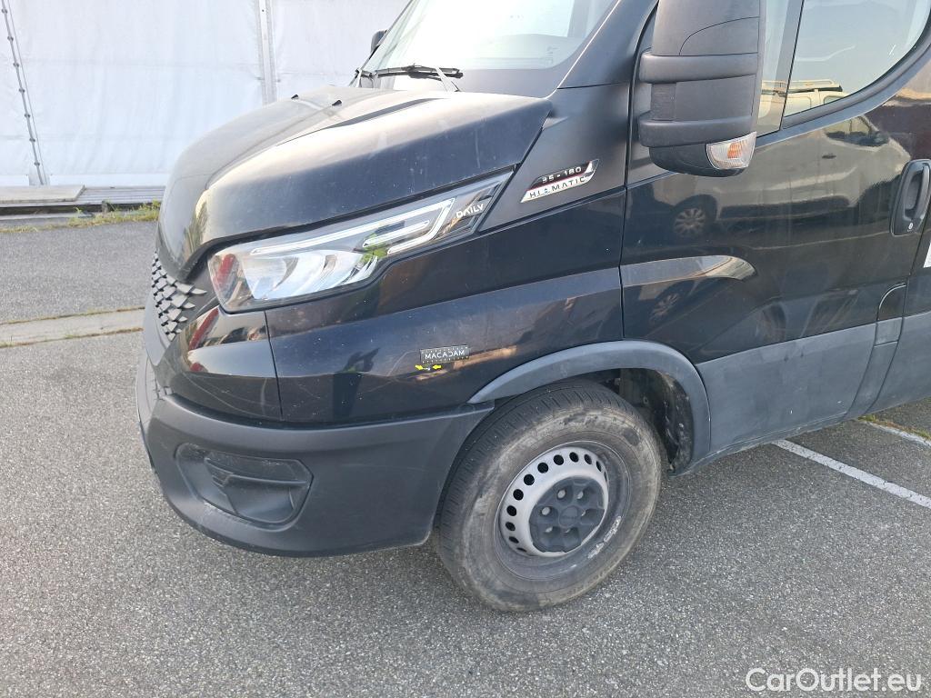  Iveco  Daily IVECO  / 2019 / 4P / Fourgon tôlé 3.0 35S18HA8 H2 3520L #37