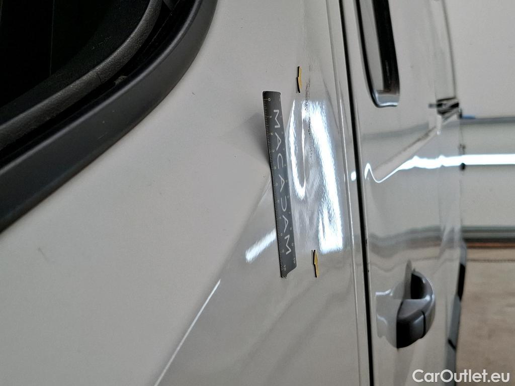  Renault  Master  III Fourgon L2H2 3 5 Grand Confort dCi #32
