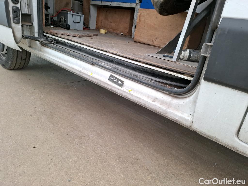  Renault  Master  III Fourgon L2H2 3 5 Grand Confort dCi #48