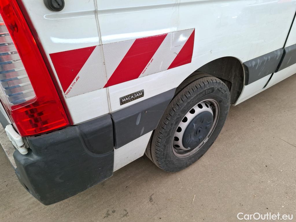  Renault  Master  III Fourgon L2H2 3 5 Grand Confort dCi #81