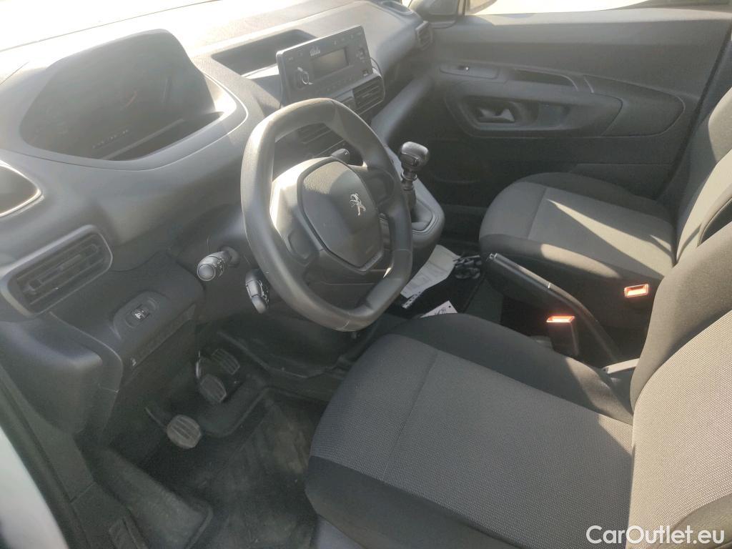  Peugeot  Partner PEUGEOT  / 2018 / 3P / furgón derivado de turismo Pro Standard 600kg BlueHDi 73kW #39