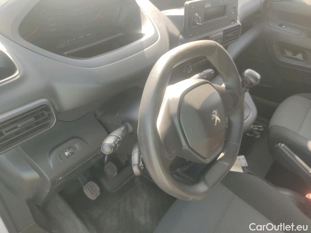  Peugeot  Partner PEUGEOT  / 2018 / 3P / furgón derivado de turismo Pro Standard 600kg BlueHDi 73kW #28