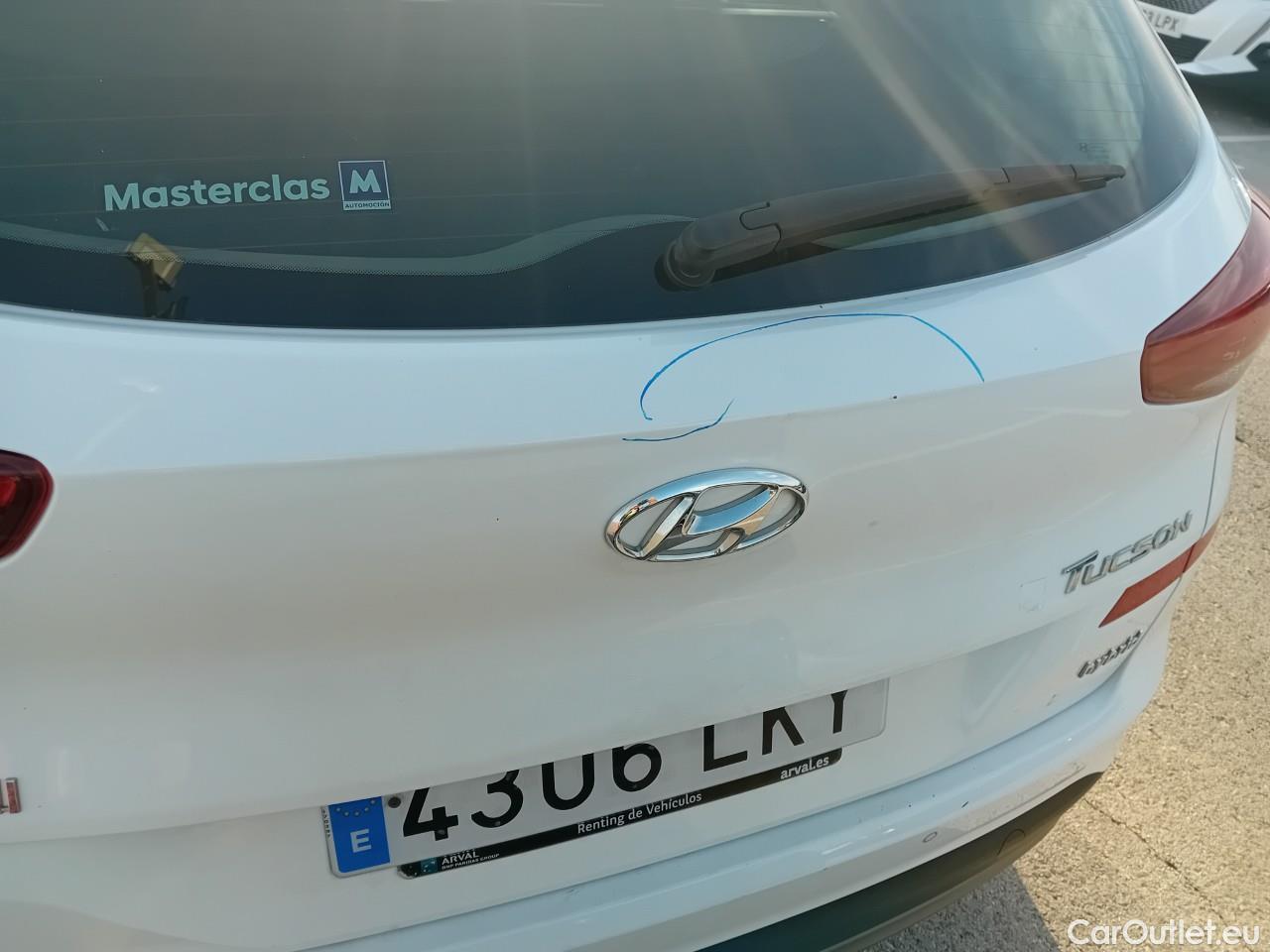  Hyundai  Tucson HYUNDAI  / 2018 / 5P / todoterreno 1.6 CRDI 85kW (116CV) 48V SLE 4X2(SP)(SL) #16