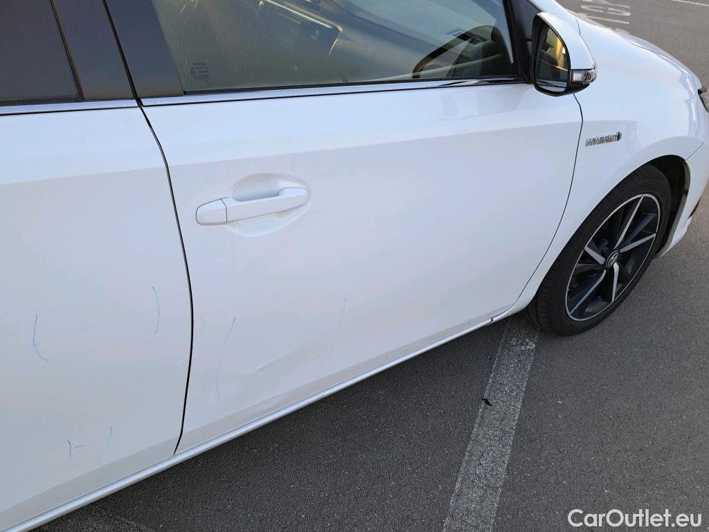  Toyota  Auris TOYOTA  5p 2G berlina con portón 1.8 140H Hybrid Feel! Edition #1