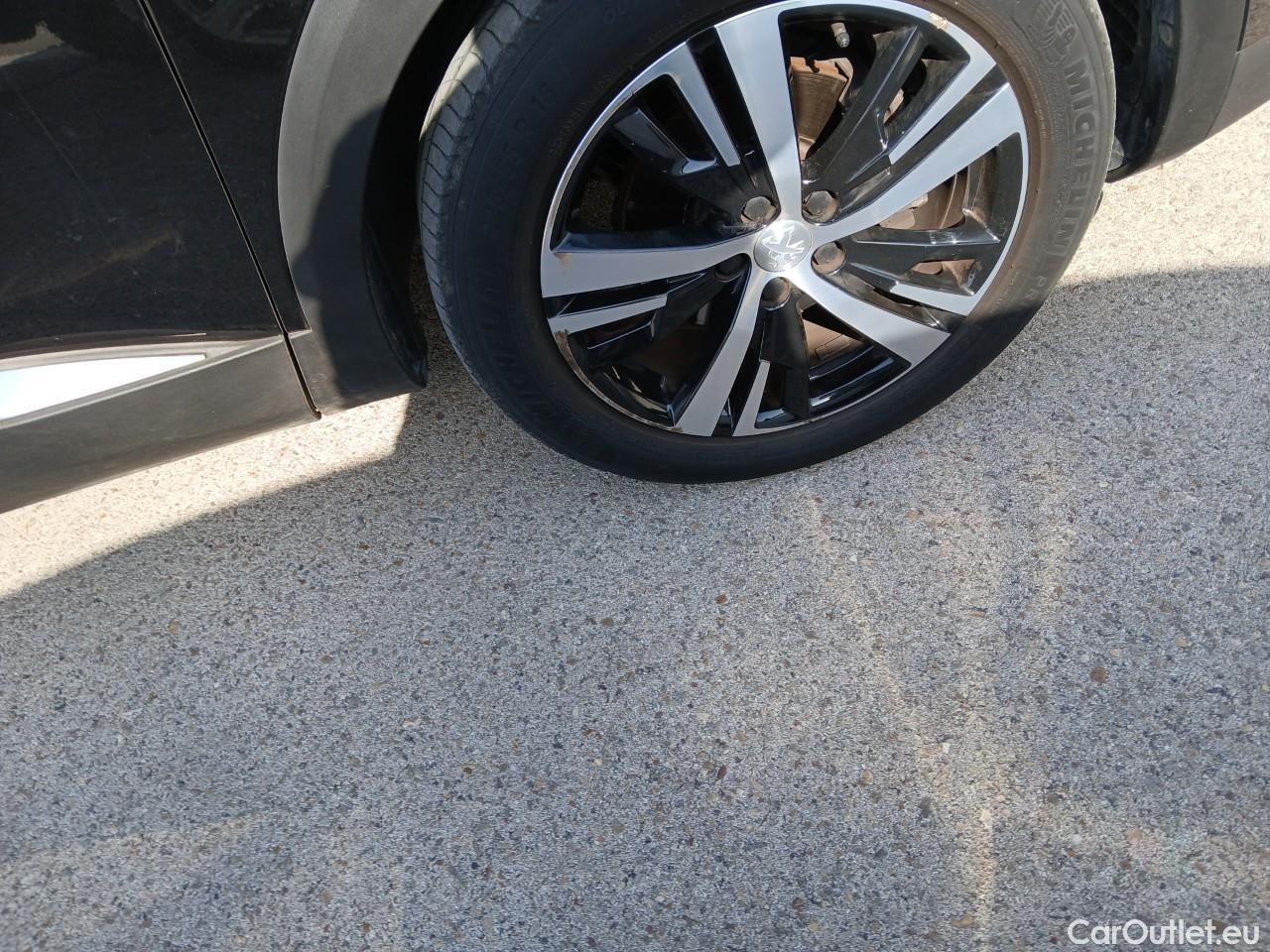  Peugeot  5008 PEUGEOT  / 2020 / 5P / todoterreno 1.6 PureTech 132KW S&S GT EAT8 #12