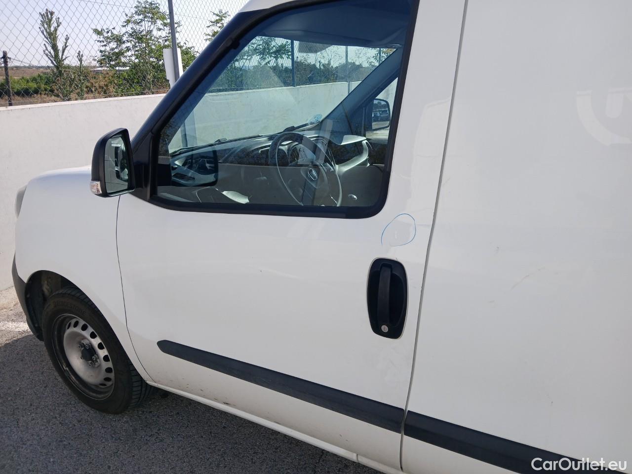  Fiat  Doblo FIAT Doblò Cargo/2015/3P/furgón derivado de turismo Cargo Base Plus 1.3 Mjet 70kW (95CV) #16