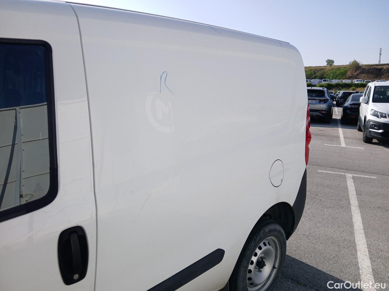  Fiat  Doblo FIAT Doblò Cargo/2015/3P/furgón derivado de turismo Cargo Base Plus 1.3 Mjet 70kW (95CV) #4