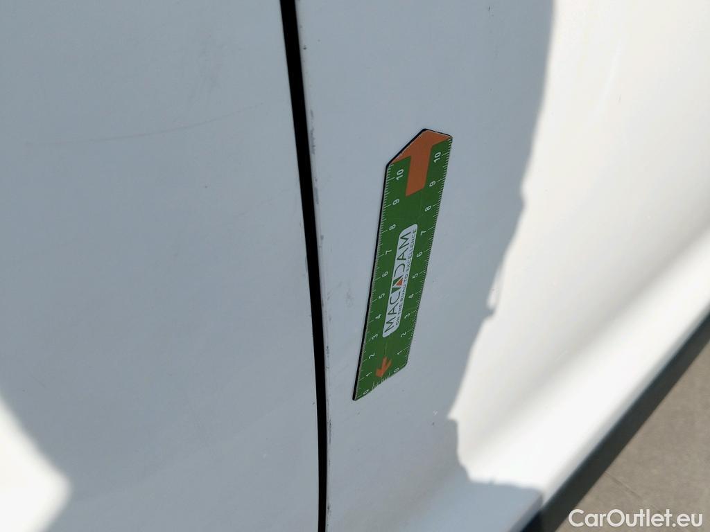 Opel  Vivaro OPEL  / 2019 / 4P / furgón 1.5 Diésel 74kW (100CV) S Inc. Express #26