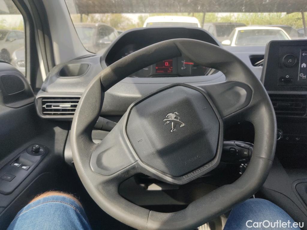  Peugeot  Partner PEUGEOT  / 2018 / 3P / furgón derivado de turismo Pro Standard 600kg BlueHDi 73kW #1