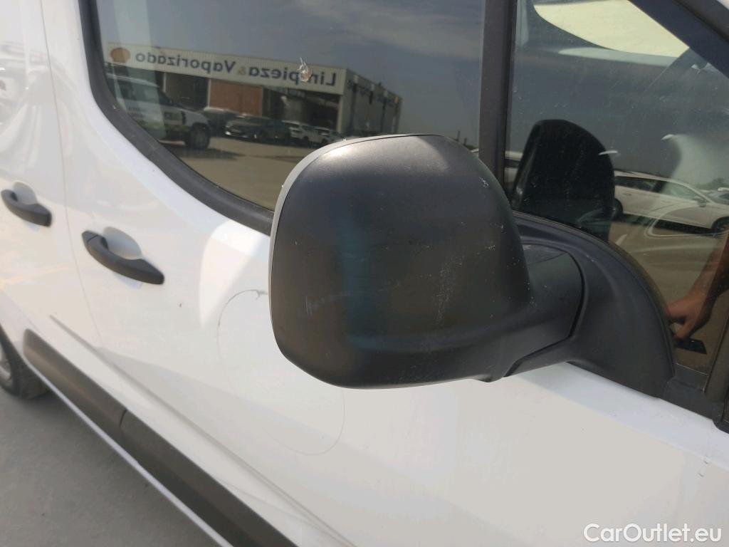  Peugeot  Partner PEUGEOT  / 2018 / 3P / furgón derivado de turismo Pro Standard 600kg BlueHDi 73kW #37