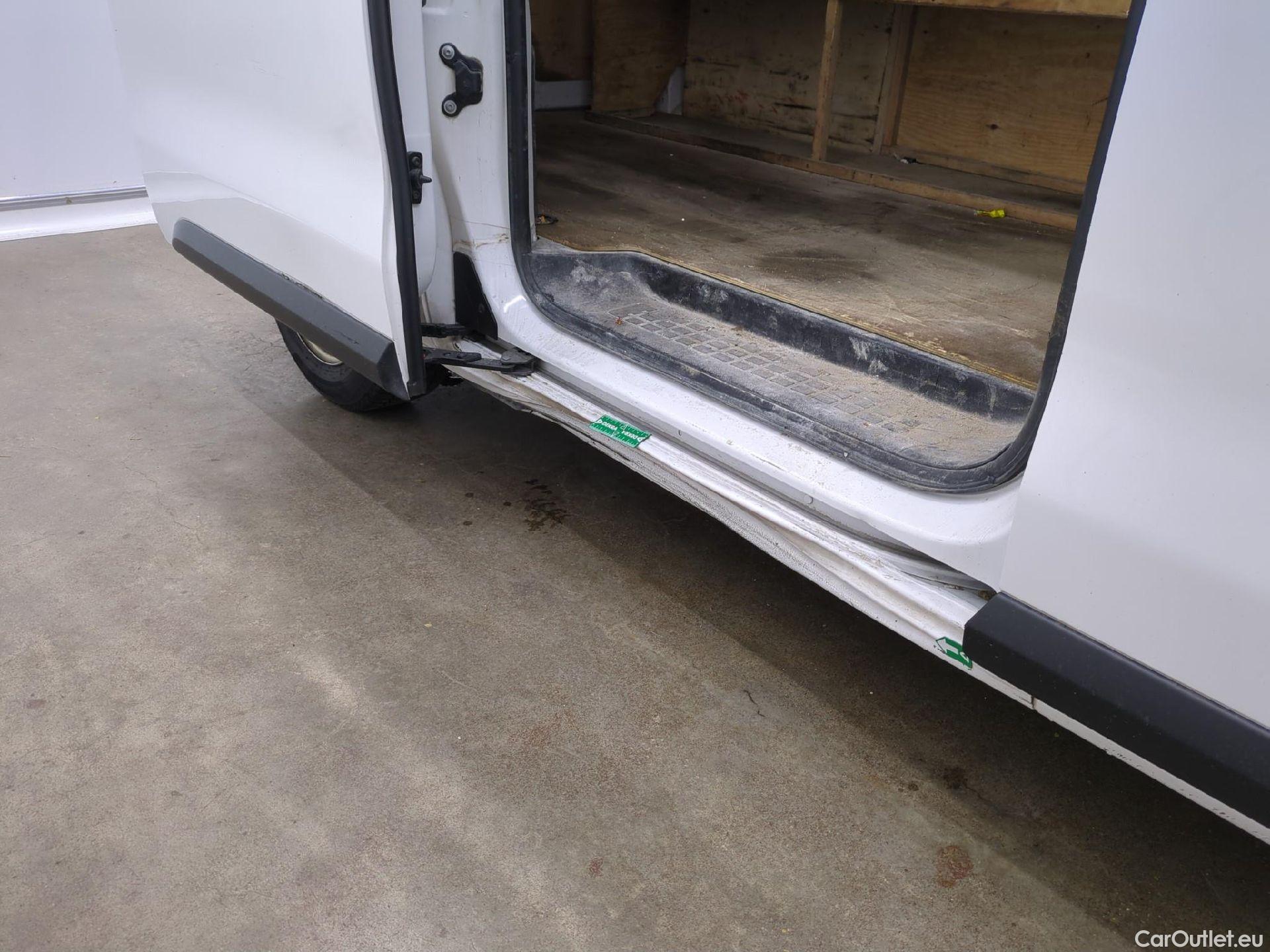  Opel  Vivaro OPEL  / 2019 / 4P / Fourgon tôlé 1.5 Diesel 120 ch L2 Pack Clim #25