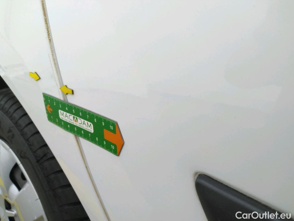  Renault  Kangoo RENAULT  Express / 2013 / 4P / Fourgonnette Extra R-Link dCi 90 #29