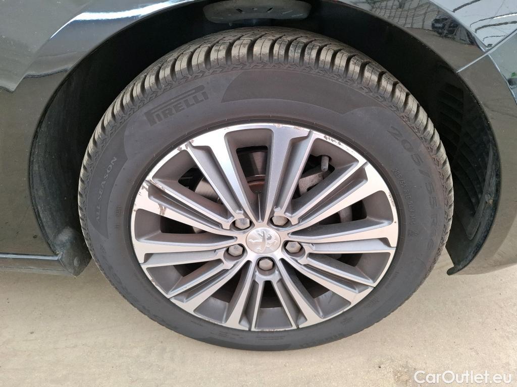  Peugeot  308  Allure Business 1.2 PureTech 130CV BVM6 E6d #26