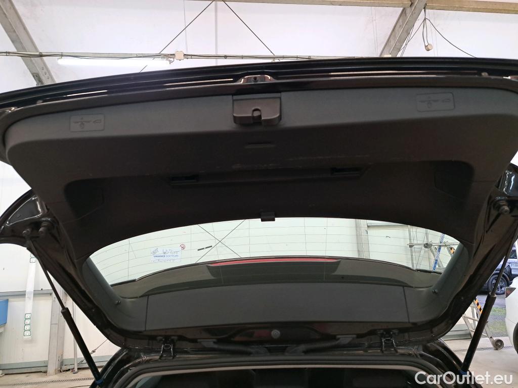  Land Rover  Discovery VOLKSWAGEN Golf / 2020 / 5P / Berline 2.0 TDI SCR 115 BVM6 Life Busi 1st / VO RECONDITIONNE - PHOTOS AVANT RECONDITIONNEMENT #8