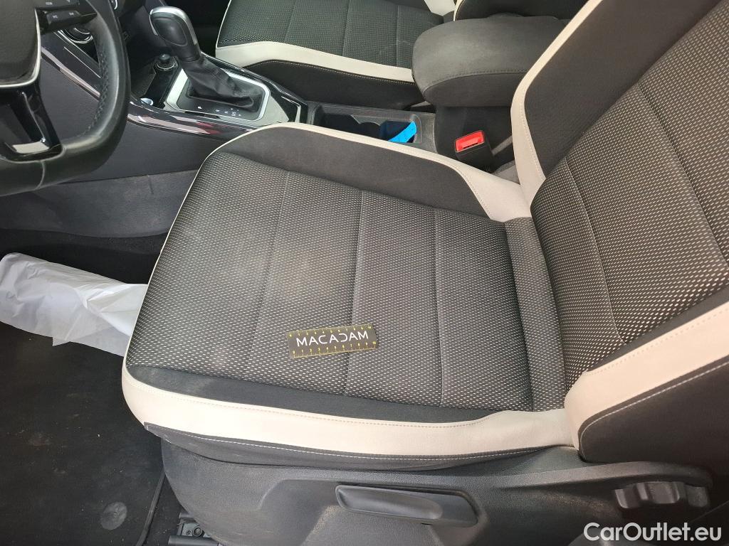  Volkswagen  T-ROC VOLKSWAGEN  / 2017 / 5P / SUV 1.5 TSI 150 EVO CARAT DSG7 #25